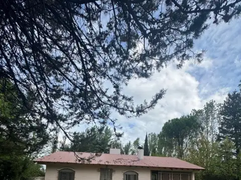 Casa 6 ambientes con 2 baños