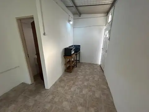 Depto Tipo Casa en Alquiler en Banfield, $ 275.000
