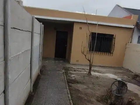 Casa 3 ambientes con 1 baño