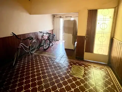 Casa 6 ambientes con 1 baño