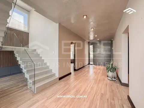 Casa 5 ambientes con 5 baños