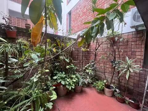 VENTA MONOAMBIENTE EN EL CENTRO DE AVELLANEDA, CON PATIO. APTO PROFESIONAL–