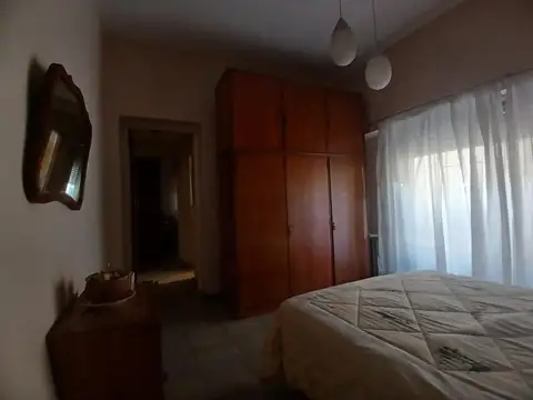 Casa 3 ambientes con patio y terraza