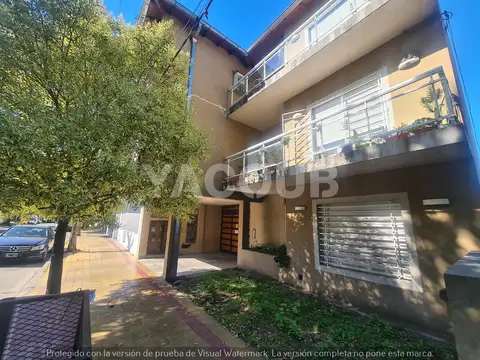 Departamento en PB de 2 dormitorios, cochera cub. y patio - 70 mts2 REALES - Tandil semicentro