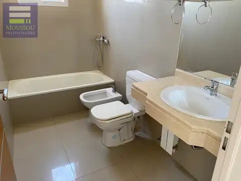 Departamento en Alquiler con 1 cocheras