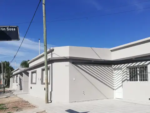Vendo casa en calle Villa Maria grande a una cuadra de Av. Zanni. 2 dorm.