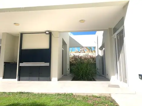 Casa en Alquiler al Oeste