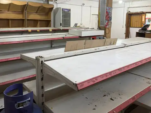 Local en Alquiler Via Púb.