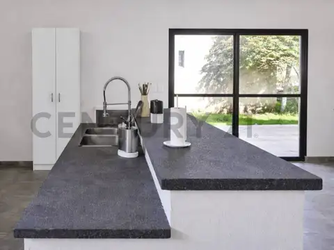 VENTA CASA EXCLUSIVA EN BARRIO PARQUEMAR SOBRES LOTE DE 800 MTS2