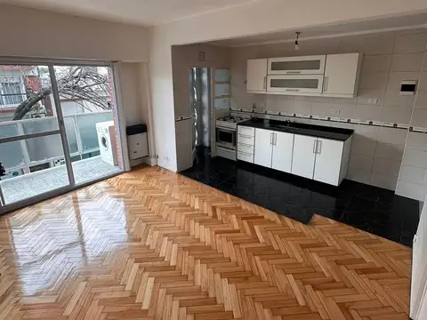 DEPARTAMENTO EN VENTA 2 AMBIENTES VILLA GRAL MITRE SEMIPISO EXCELENTE ESTADO TODO LUZ