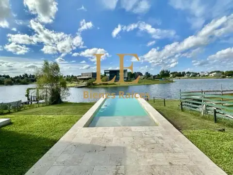 CASA A LA VENTA EN EL BARRIO EL CAZAL A LA LAGUNA