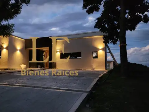 Casa en Venta en El Cazal, USD 245.000