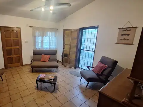 Casa 6 ambientes con 1 baño