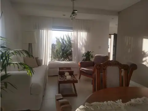Casa en Alquiler Temporal con cochera