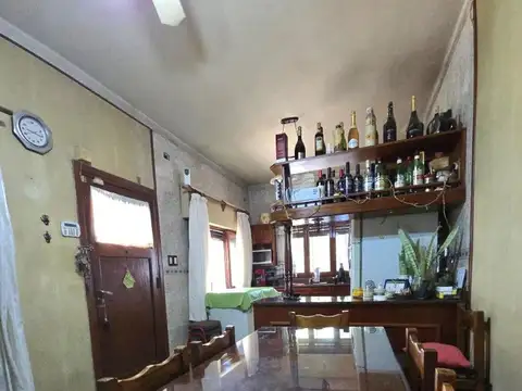 Casa 5 ambientes con 2 baños