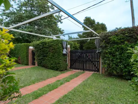 Casa en Venta con 3 cocheras