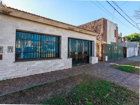 VENTA CASA DOS DORMITORIOS CON COCHERA  EN ALBERDI