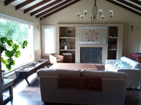 Casa en Venta con 2 cocheras