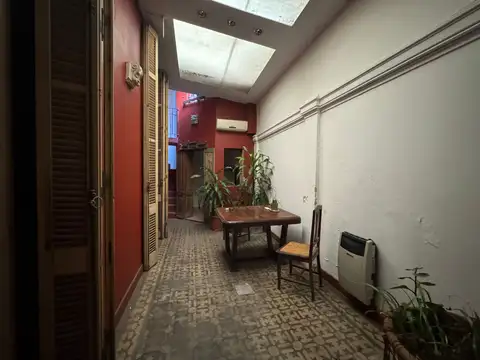 Casa pasillo  en venta en Rosario   A reciclar   