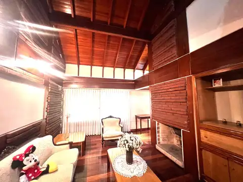 Casa en Venta con 3 cocheras