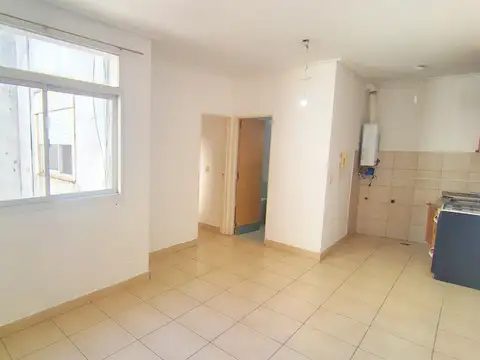 San Juan 2670 - Un dormitorio con terraza exclusiva. Tercer piso por escaleras.
