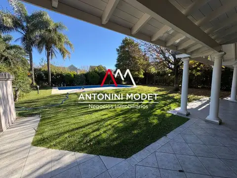 Casa en Venta con 2 cocheras