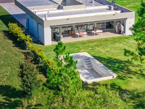 Casa en Venta con 2 cocheras