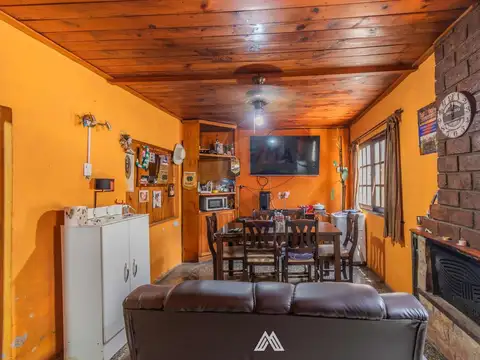 Venta de casa dos dormitorios con cochera en Pando