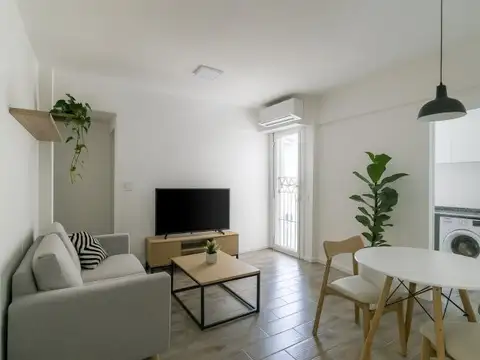 Departamento dos ambientes. Remodelado. Conectividad y mucha luz. Seguridad 24h