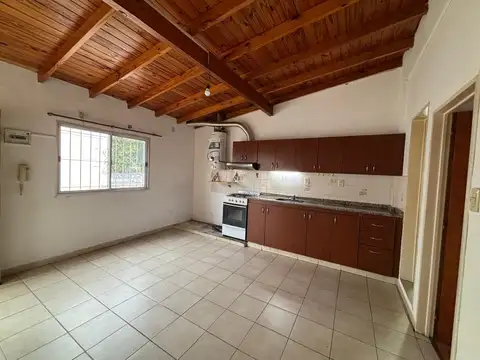 Depto Tipo Casa en Alquiler de 2 ambientes
