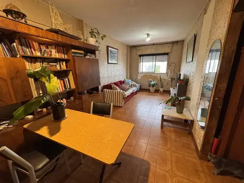 Av. Larrazabal  al 400