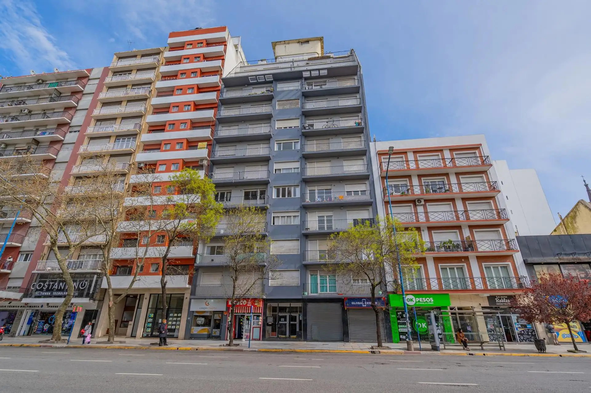 Depto 3 amb con dependencia, 82m² reciclado con balcón — Centro