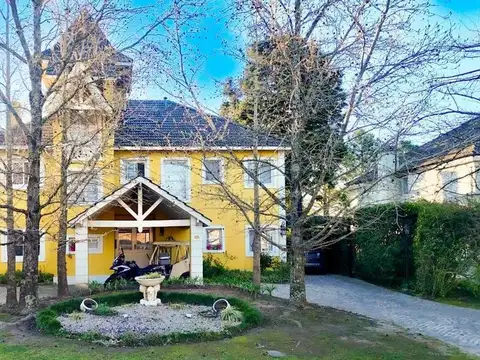 Casa en Venta en Abril Club De Campo, Countries y Barrios Cerrados en Berazategui