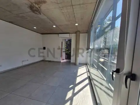 Oficina en Alquiler con 1 cochera