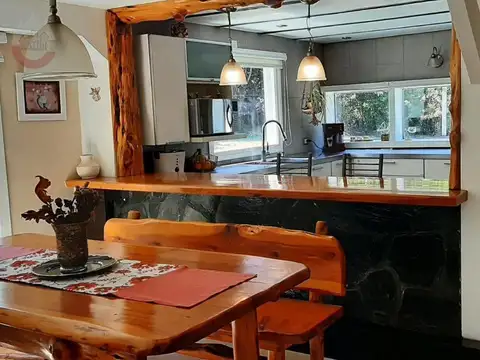 DOS CASAS EN VENTA EN UN MISMO LOTE – PARQUE LA CASCADA, BARILOCHE -Los Quetros al 500