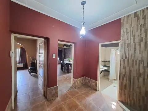 Casa 6 ambientes con 2 baños