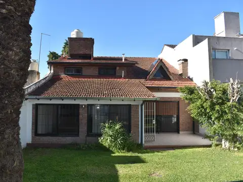 Excelente Casa en VENTA en Castelar Norte