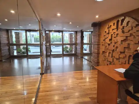 Oficina en alquiler de dos ambientes en Barrio Norte. A pasos del Hospital Alemàn.