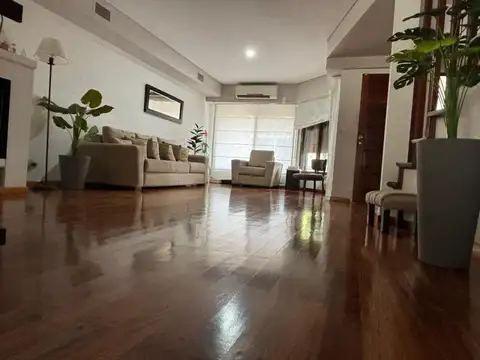 Casa 4 ambientes con 5 baños
