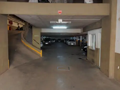 Cochera en venta barrio centro amplio ubicacion inversion potencial oportunidad