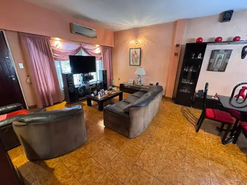 Casa en Venta en Castelar Sur, USD 195.000