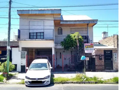 Tipo Casa en 1ºPiso 4 amb, terraza, cochera -  Impecable