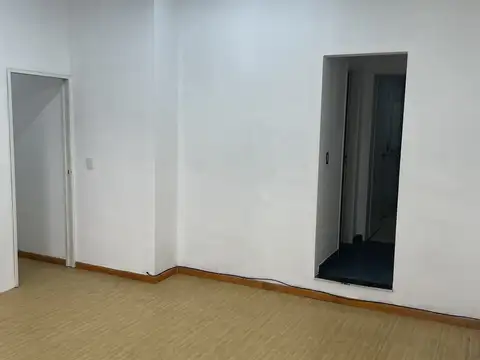 Luminoso al frente con Balcón y A/C, Apto Profesional – Microcentro, San Martín y Corrientes