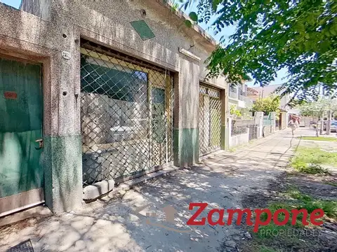 Comercio con vivienda atrás y entrada independiente, en Munro.