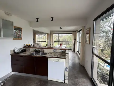 Casa 5 ambientes con 2 baños