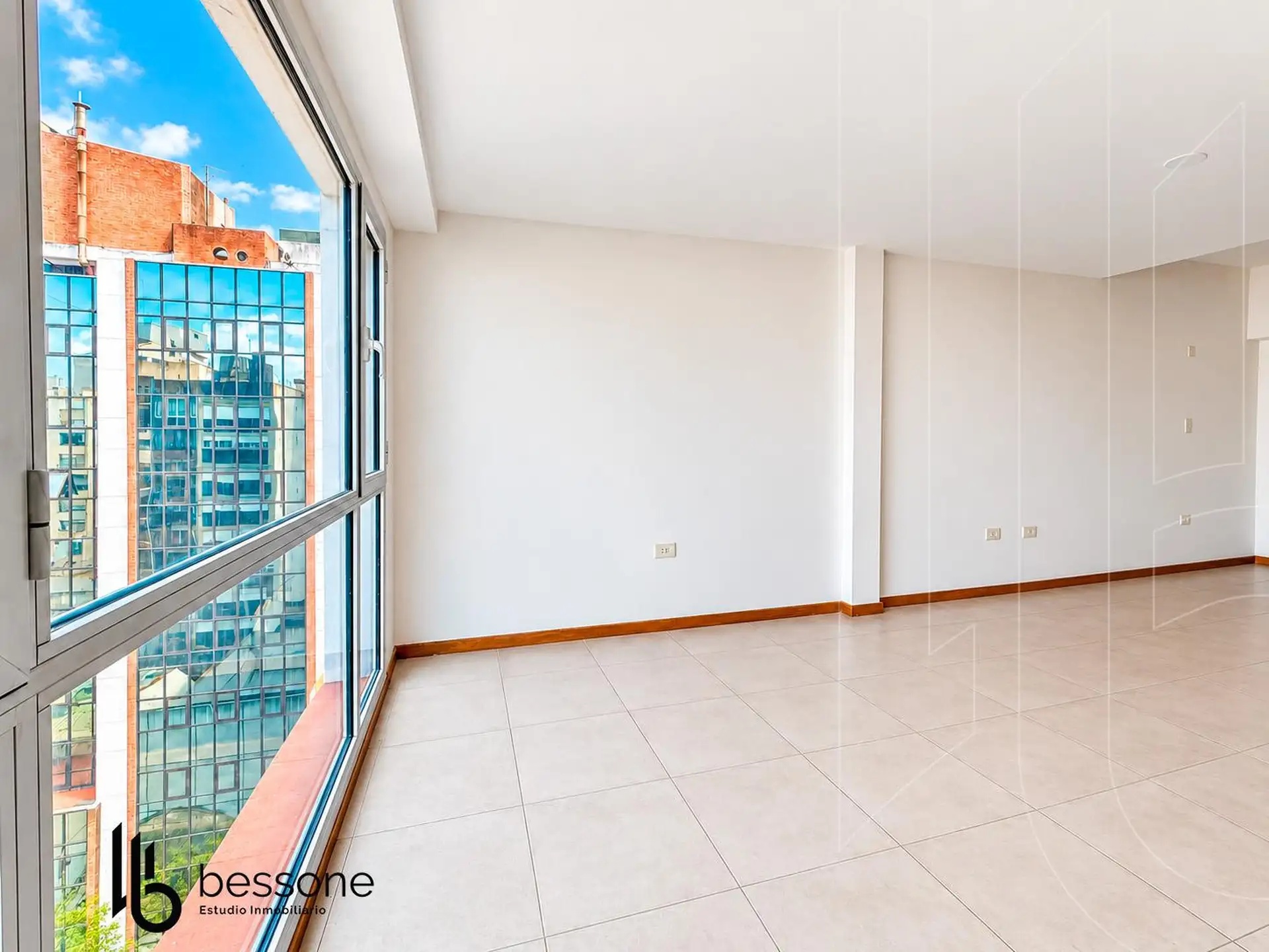 Departamento tres ambientes en Plaza Mitre