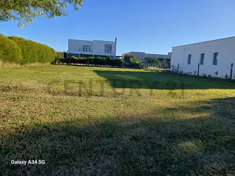 Terreno en Lote Central en Barrio Cerrado Santa Emilia – Pilar del Este