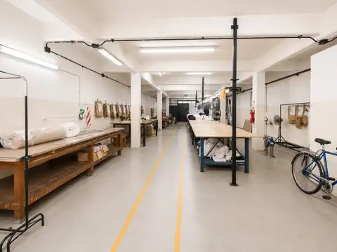 ALQUILER GALPÓN CON DEPÓSITO, ÁREA DE PRODUCCIÓN, SHOWROOM Y OFICINAS EN MUNRO 604 METROS