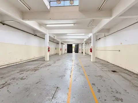 ALQUILER GALPÓN CON DEPÓSITO, ÁREA DE PRODUCCIÓN, SHOWROOM Y OFICINAS EN MUNRO 604 METROS