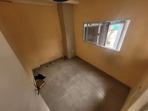 Venta de importante galpon en Wilde